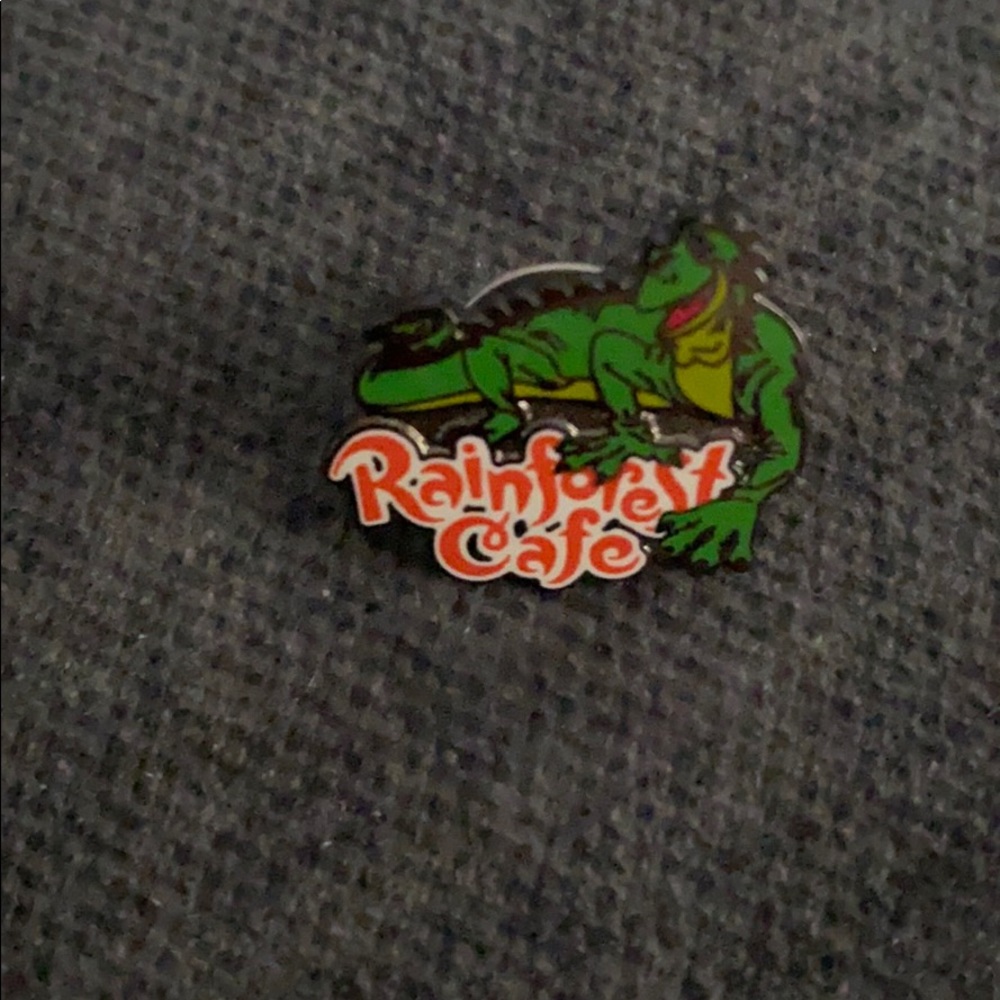 Rainforest Cafe Pin